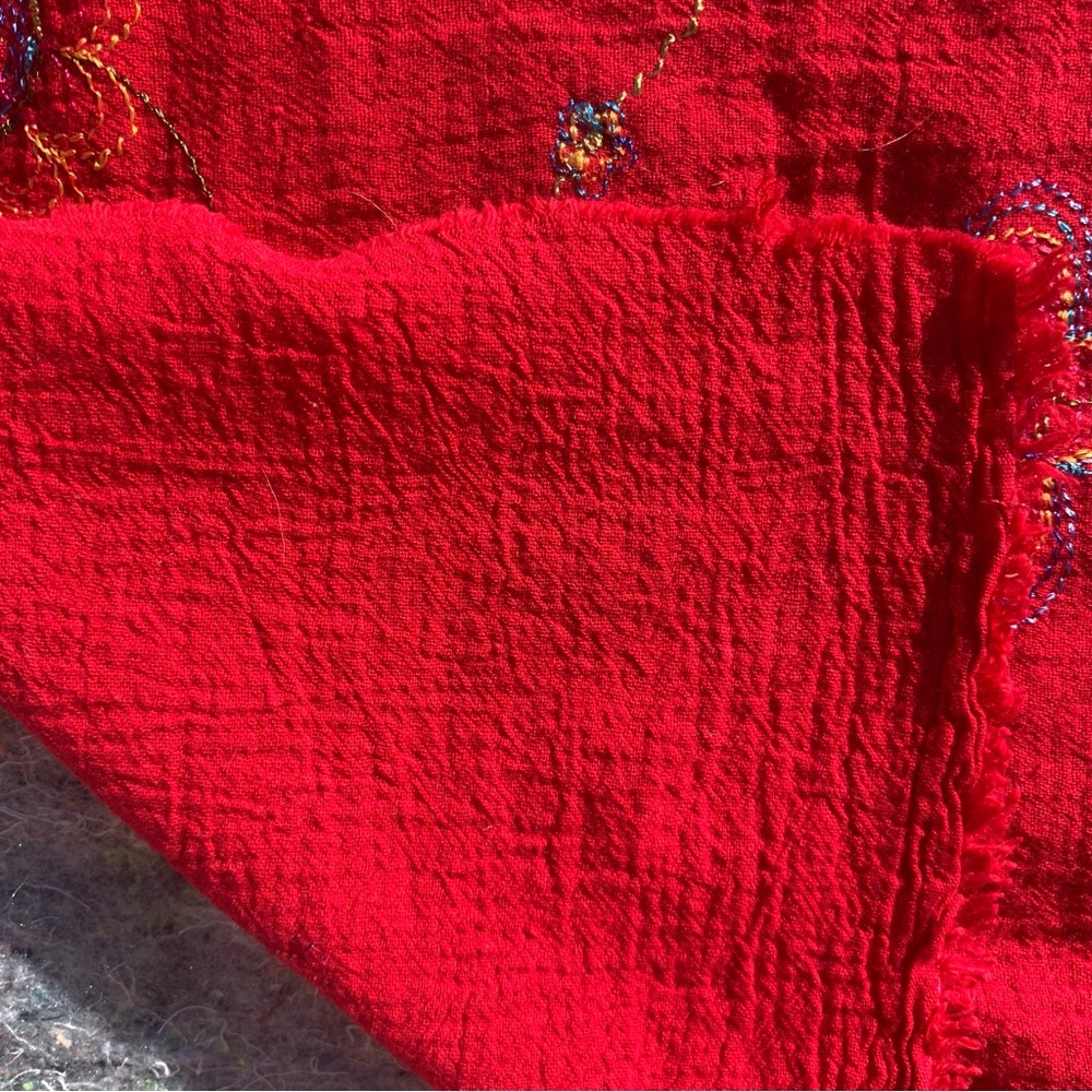 Adorable vintage 90s red cotton gauze w/ rainbow floral embroidery fabric sewing - Picture 11 of 16